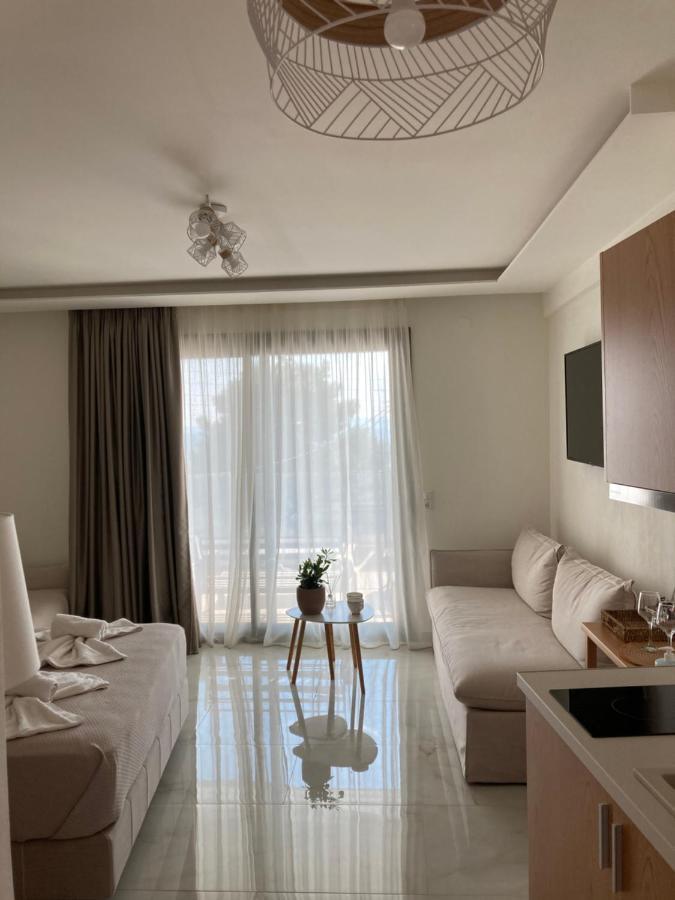 Wide Blue Luxury Boutique Suites Neos Marmaras Exterior photo