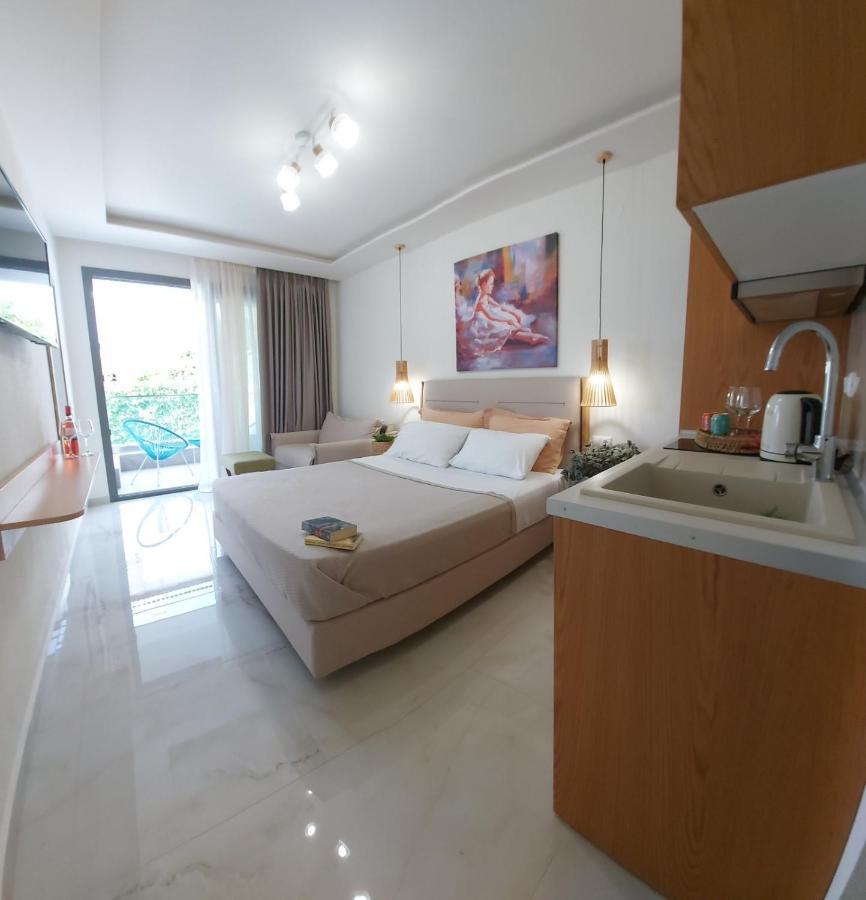 Wide Blue Luxury Boutique Suites Neos Marmaras Exterior photo