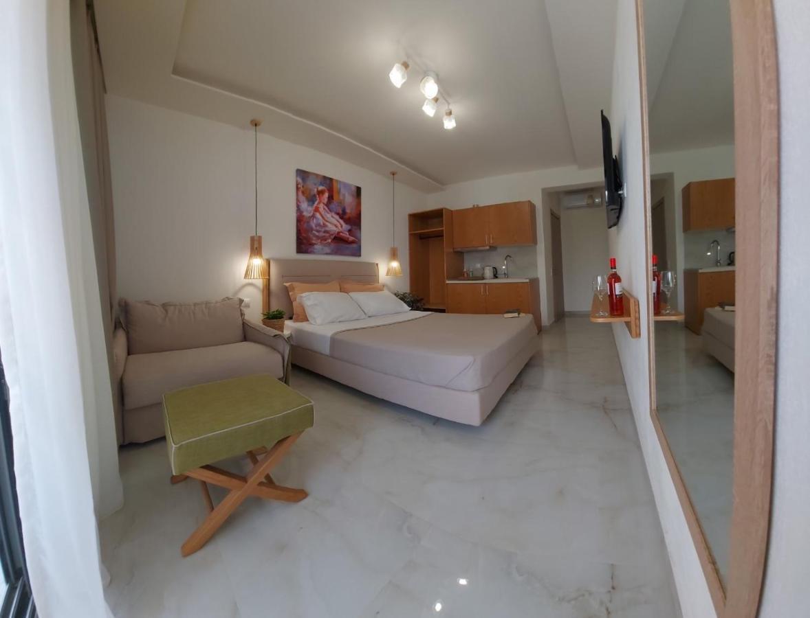 Wide Blue Luxury Boutique Suites Neos Marmaras Exterior photo