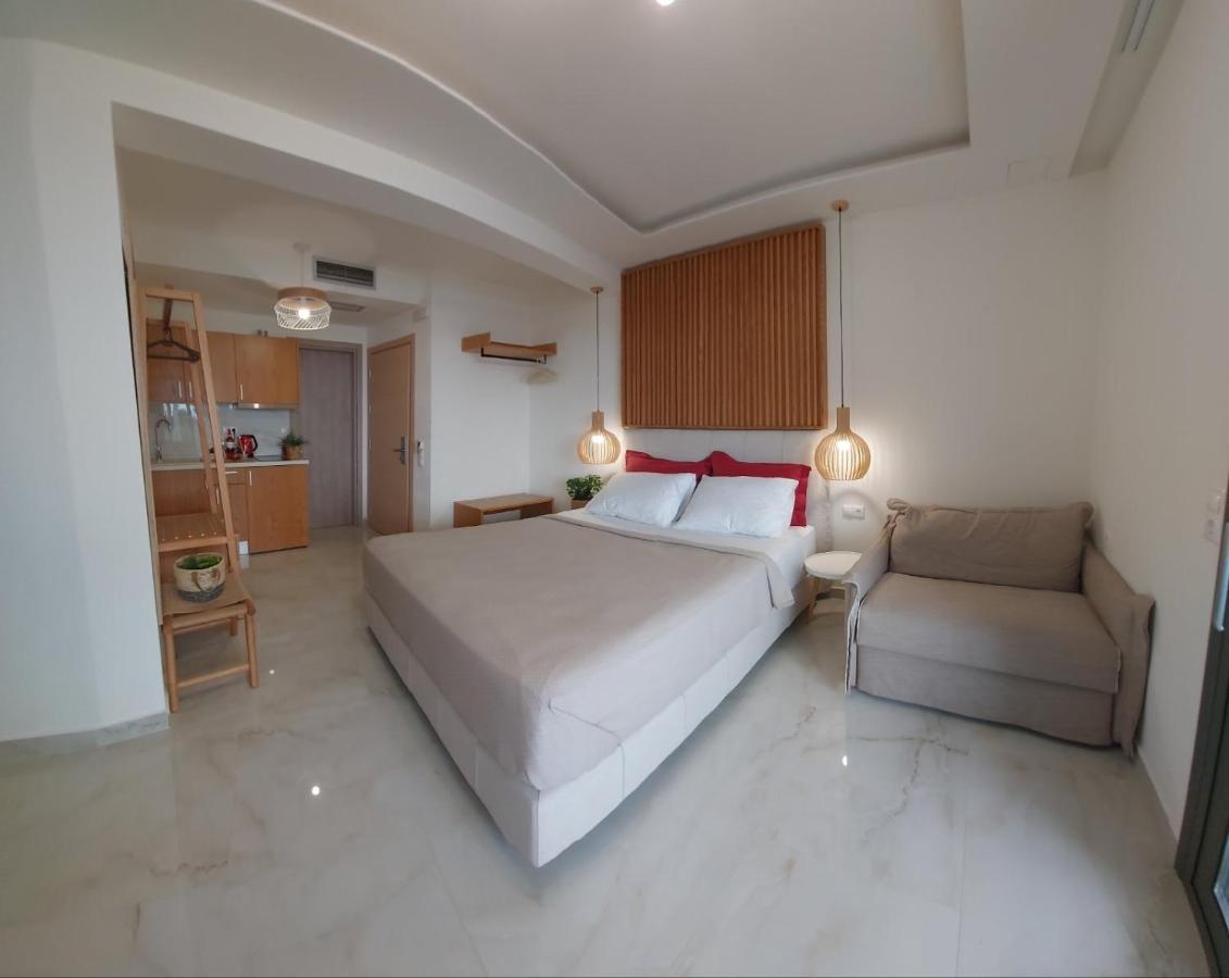Wide Blue Luxury Boutique Suites Neos Marmaras Exterior photo